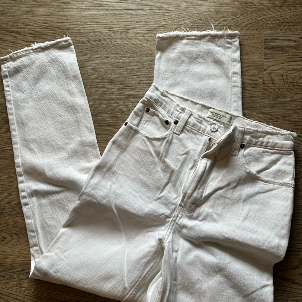 Abercrombie 90s Straight Ultra high rise jeans size 26 regular
